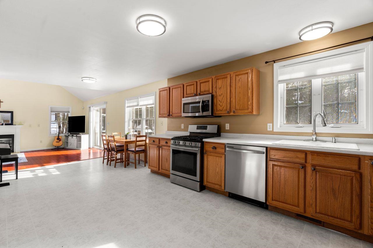 1 Patricia Lane Amherst, NH 03031 - Photo 3 of 40