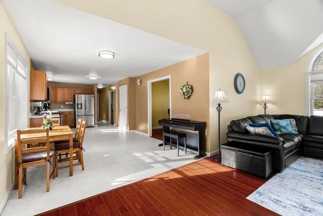 $675,000 | 1 Patricia Lane, Amherst, NH 03031