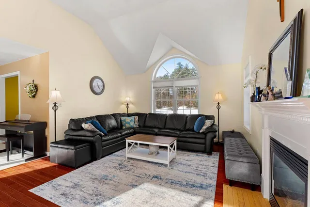 $675,000 | 1 Patricia Lane, Amherst, NH 03031