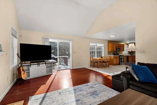 $675,000 | 1 Patricia Lane, Amherst, NH 03031