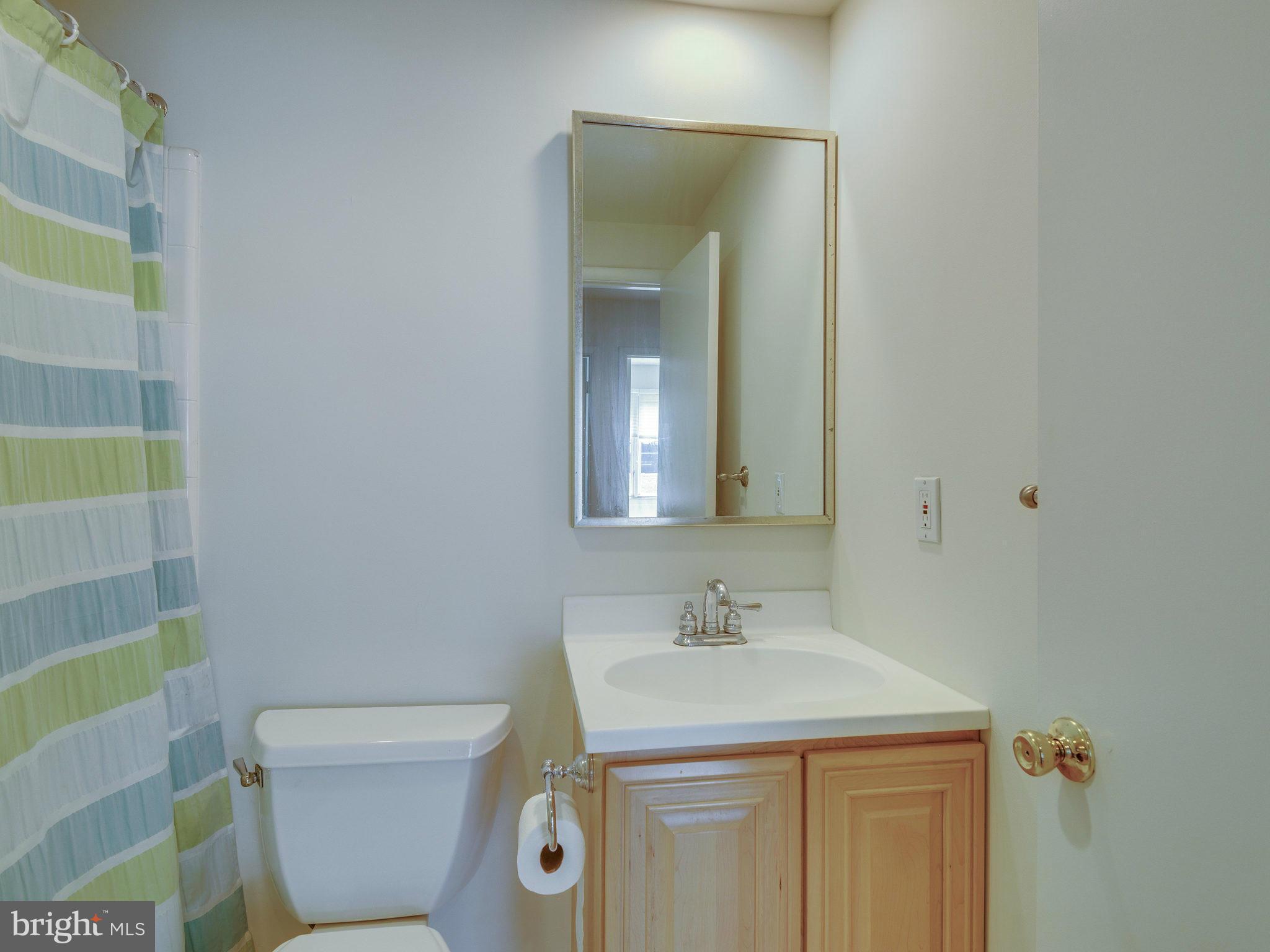 12370 Lima Lane Reston, VA 20191 - Photo 24 of 30 Bath