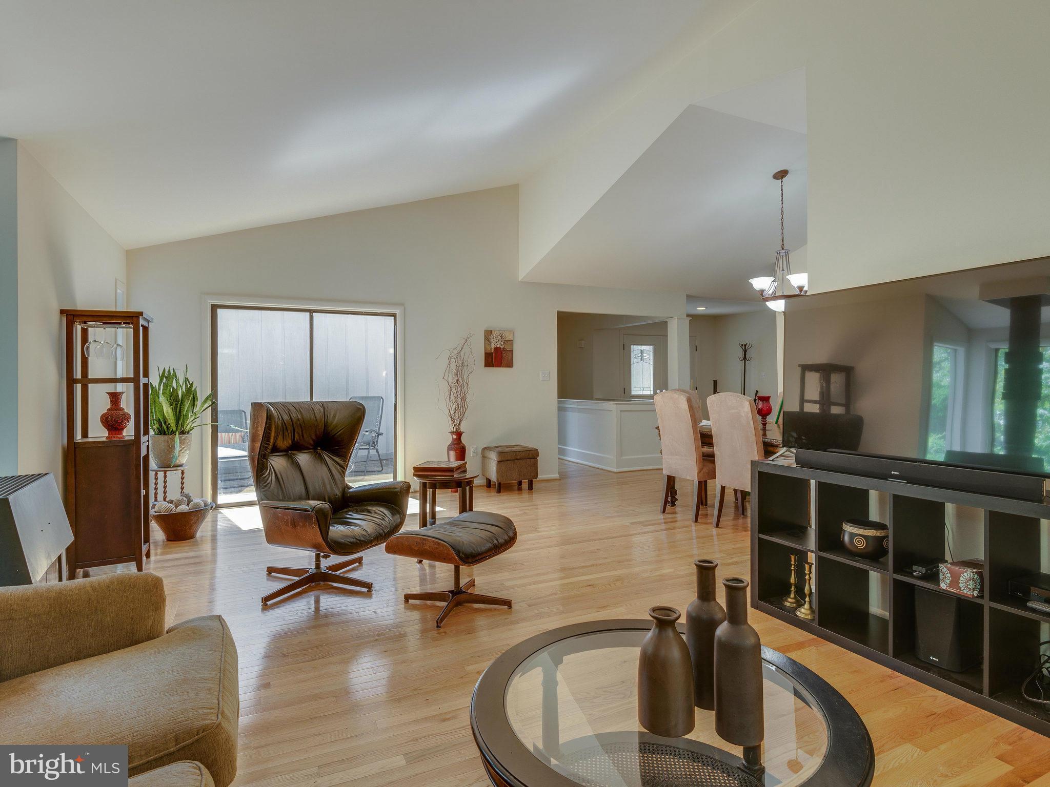 12370 Lima Lane Reston, VA 20191 - Photo 4 of 30 Family Room