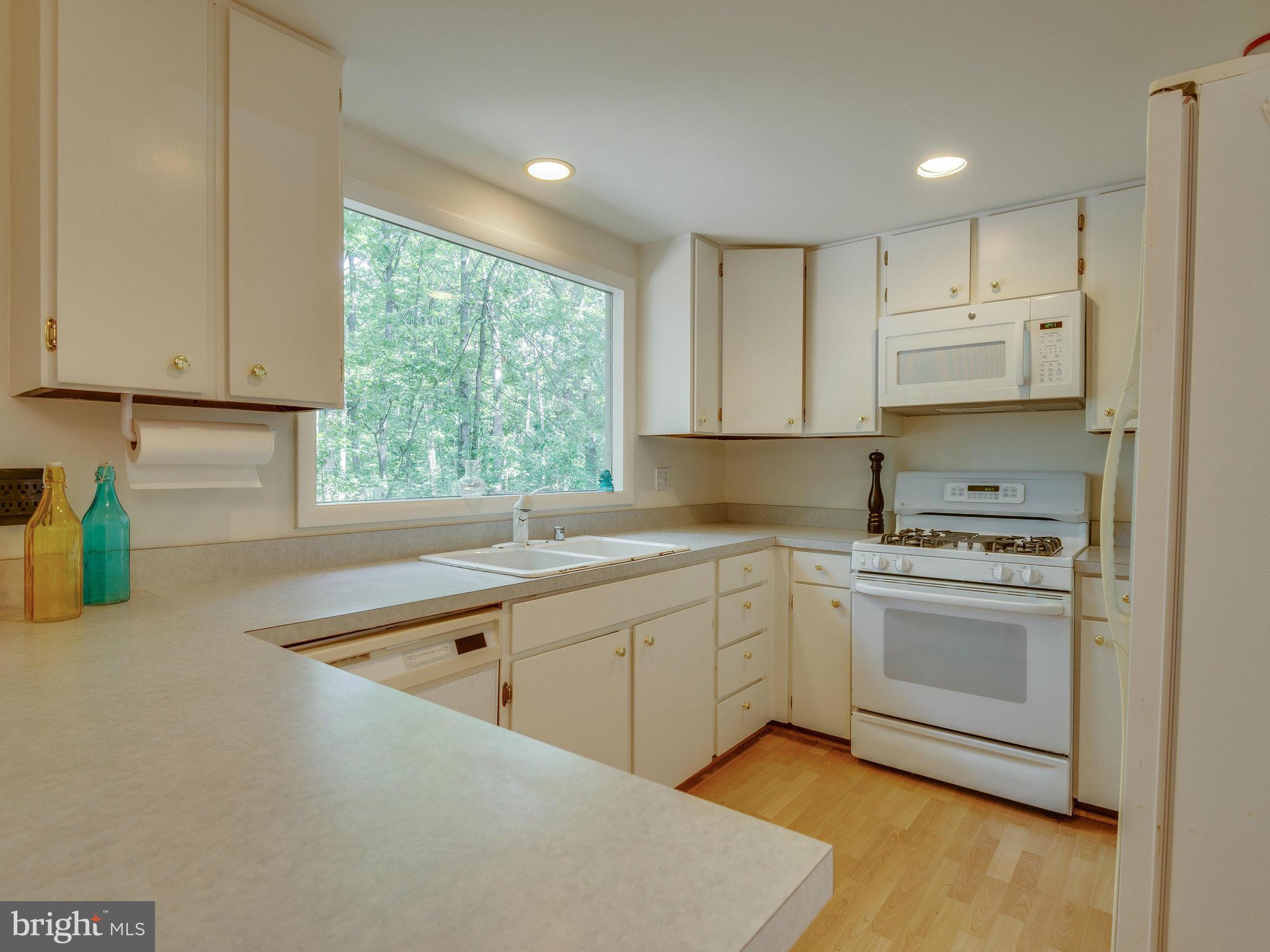 12370 Lima Lane Reston, VA 20191 - Photo 10 of 30 Kitchen
