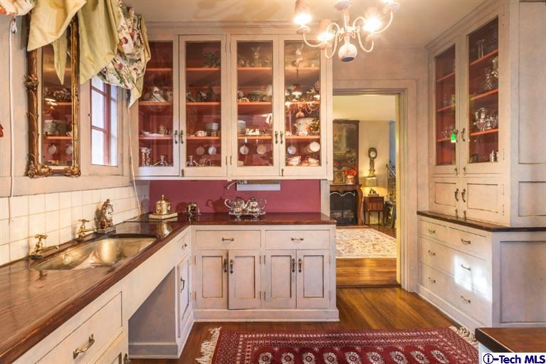 1126 Hillcrest Avenue Pasadena, CA 91106 - Photo 20 of 67 a bathroom with a sink a vanity and a mirror