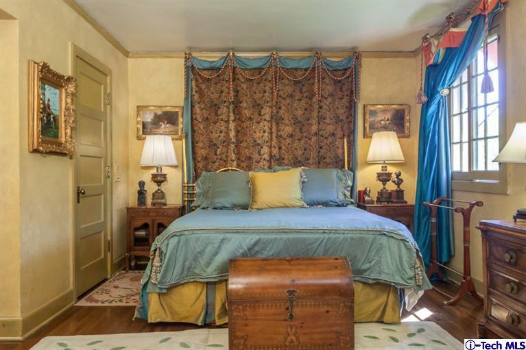 1126 Hillcrest Avenue Pasadena, CA 91106 - Photo 40 of 67 a bedroom with a bed and wooden floor