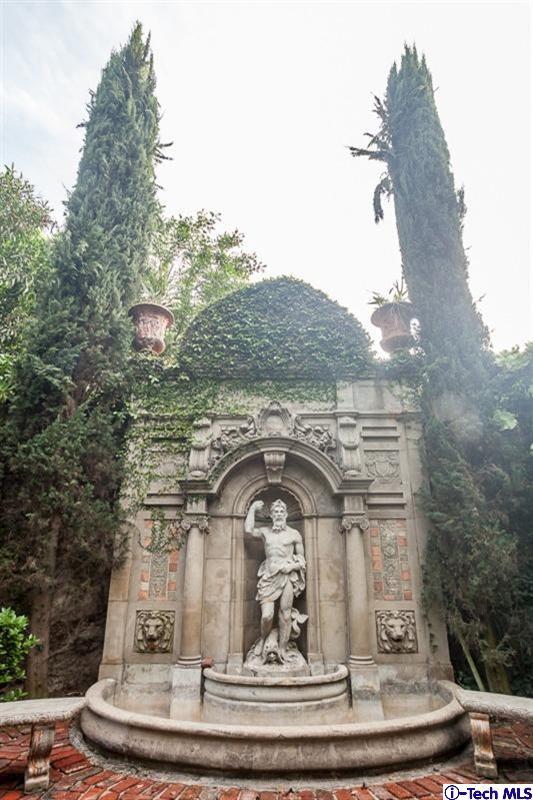 1126 Hillcrest Avenue Pasadena, CA 91106 - Photo 49 of 67 a view of a bird bath tub