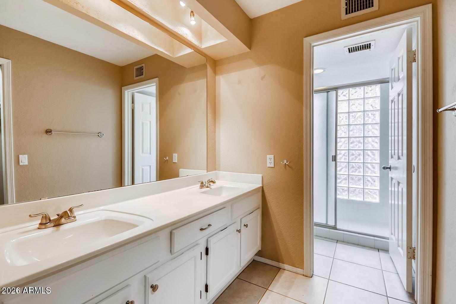 15652 North 38th Place Phoenix, AZ 85032 - Photo 16 of 22 18