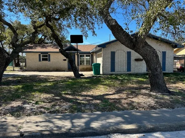 $1,850 | 1307 West Palm Drive, Aransas Pass, TX 78336