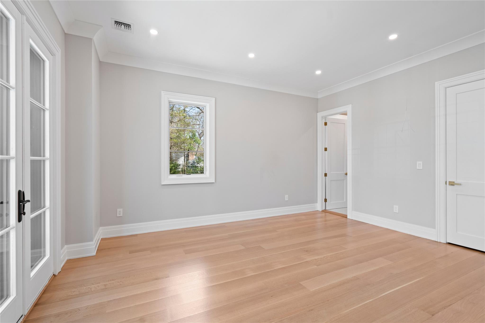 20 Knollwood Road Muttontown, NY 11545 - Photo 24 of 41 Junior Suite, with balcony