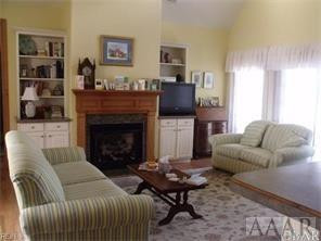 160 Elliott Road Aydlett, NC 27916 - Photo 4 of 32 LIVING ROOM
