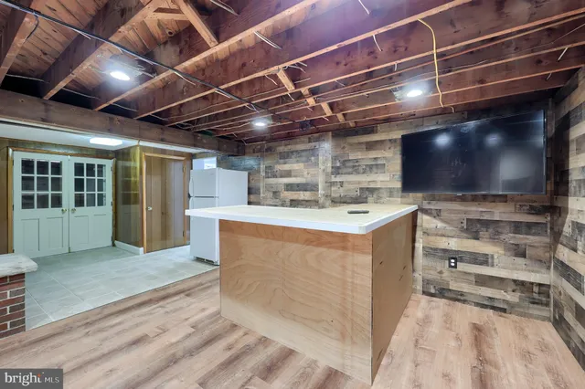 a view of room with microwave