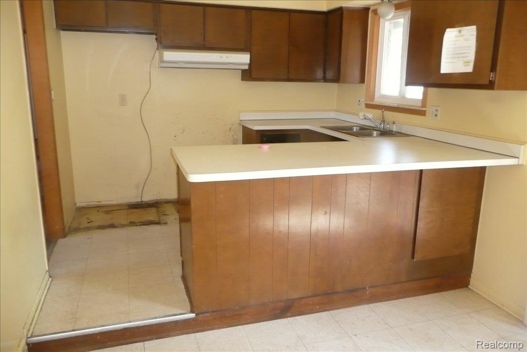 14749 Pennsylvania Road Riverview, MI 48193 - Photo 3 of 4 Kitchen