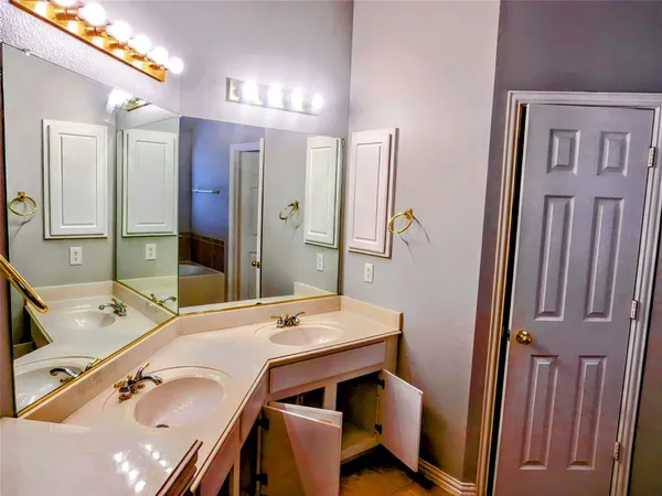 $2,900 | 8376 Davis Drive, Frisco, TX 75036