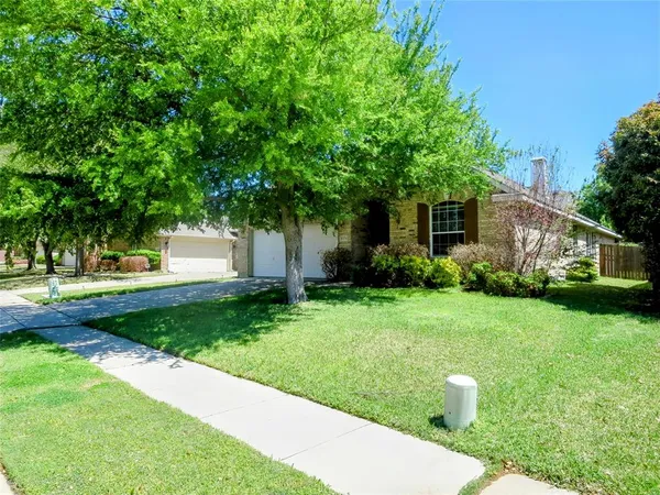 $2,900 | 8376 Davis Drive, Frisco, TX 75036