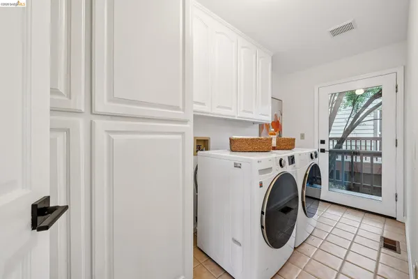 $1,299,000 | 6869 Bristol Drive, Berkeley, CA 94705