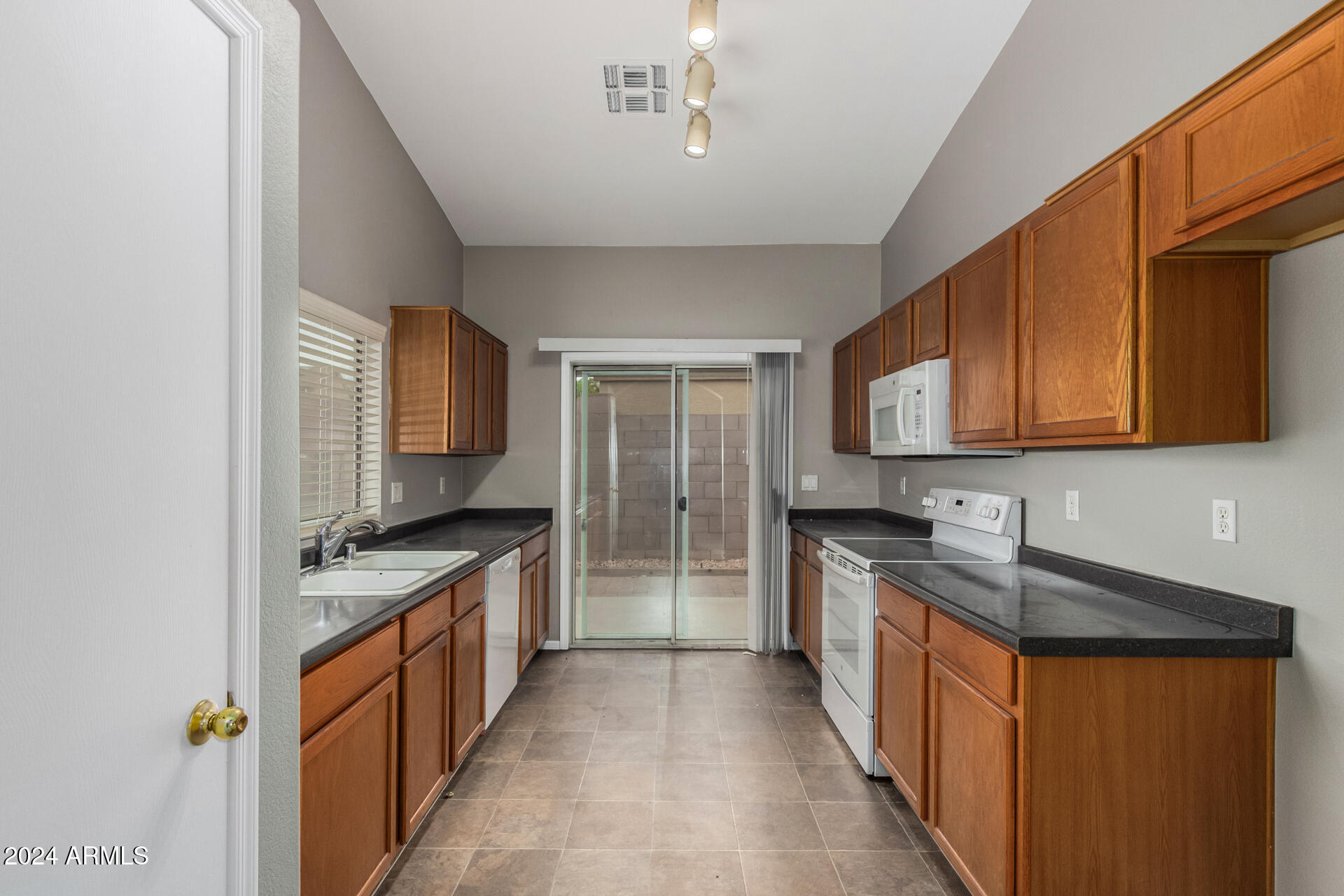 11338 West Austin Thomas Drive Surprise, AZ 85378 - Photo 12 of 29 0012-12 - Austin Thomas