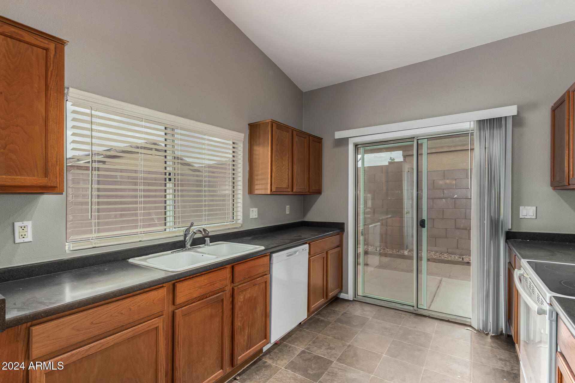 11338 West Austin Thomas Drive Surprise, AZ 85378 - Photo 14 of 29 0014-14 - Austin Thomas