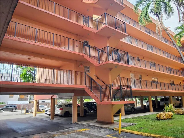 $1,800 | 1990 West 56th Street, Unit 1216, Hialeah, FL 33012