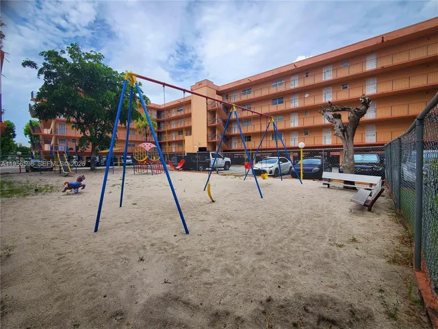 $1,800 | 1990 West 56th Street, Unit 1216, Hialeah, FL 33012