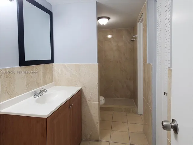 $1,800 | 1990 West 56th Street, Unit 1216, Hialeah, FL 33012