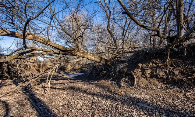 $448,000 | 1 Scott Road, Prescott, KS 66767