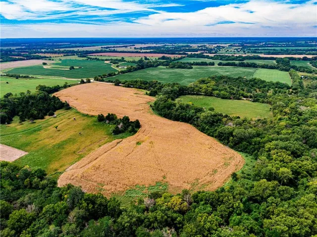 $448,000 | 1 Scott Road, Prescott, KS 66767