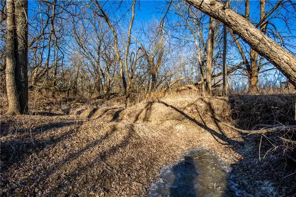 $440,000 | 1 Scott Road, Prescott, KS 66767