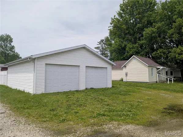 $49,500 | 701 White Avenue, Greenville, IL 62246