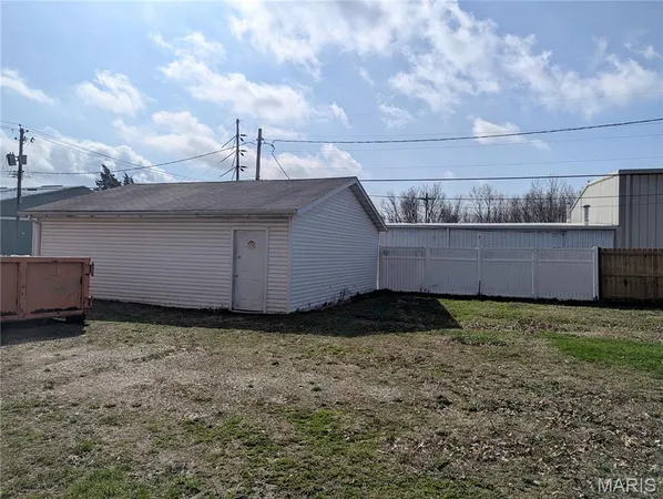 $49,500 | 701 White Avenue, Greenville, IL 62246