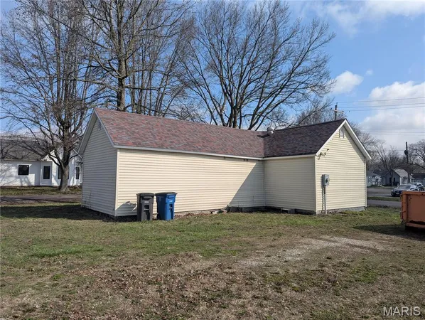 $49,500 | 701 White Avenue, Greenville, IL 62246