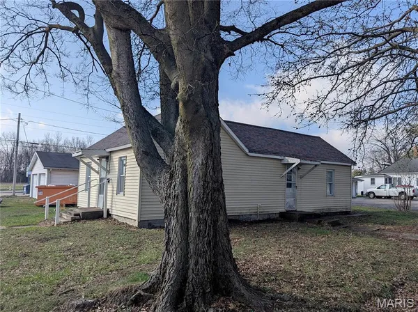 $49,500 | 701 White Avenue, Greenville, IL 62246