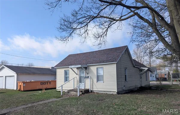 $49,500 | 701 White Avenue, Greenville, IL 62246
