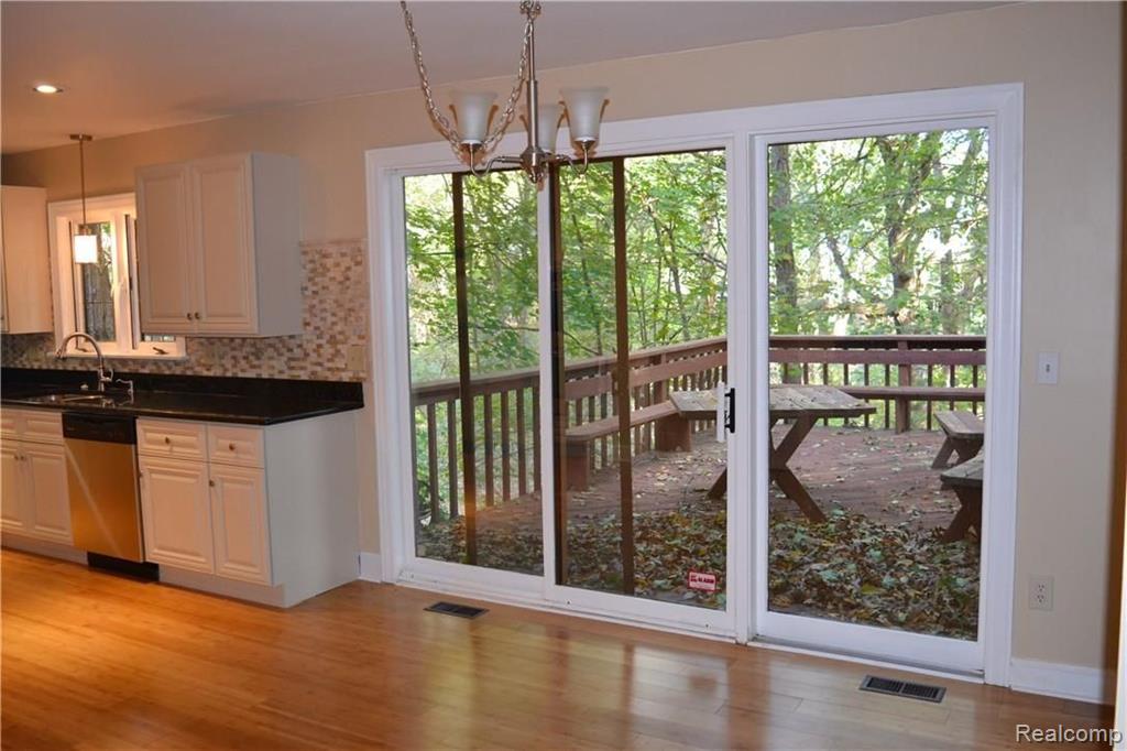 660 Birch Tree Court Rochester Hills, MI 48306 - Photo 12 of 38