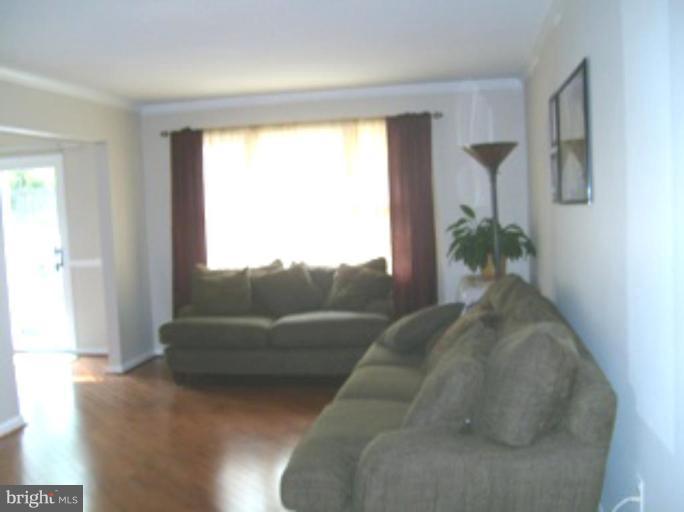 8817 Rachell Court Manassas, VA 20110 - Photo 3 of 11 Living Room