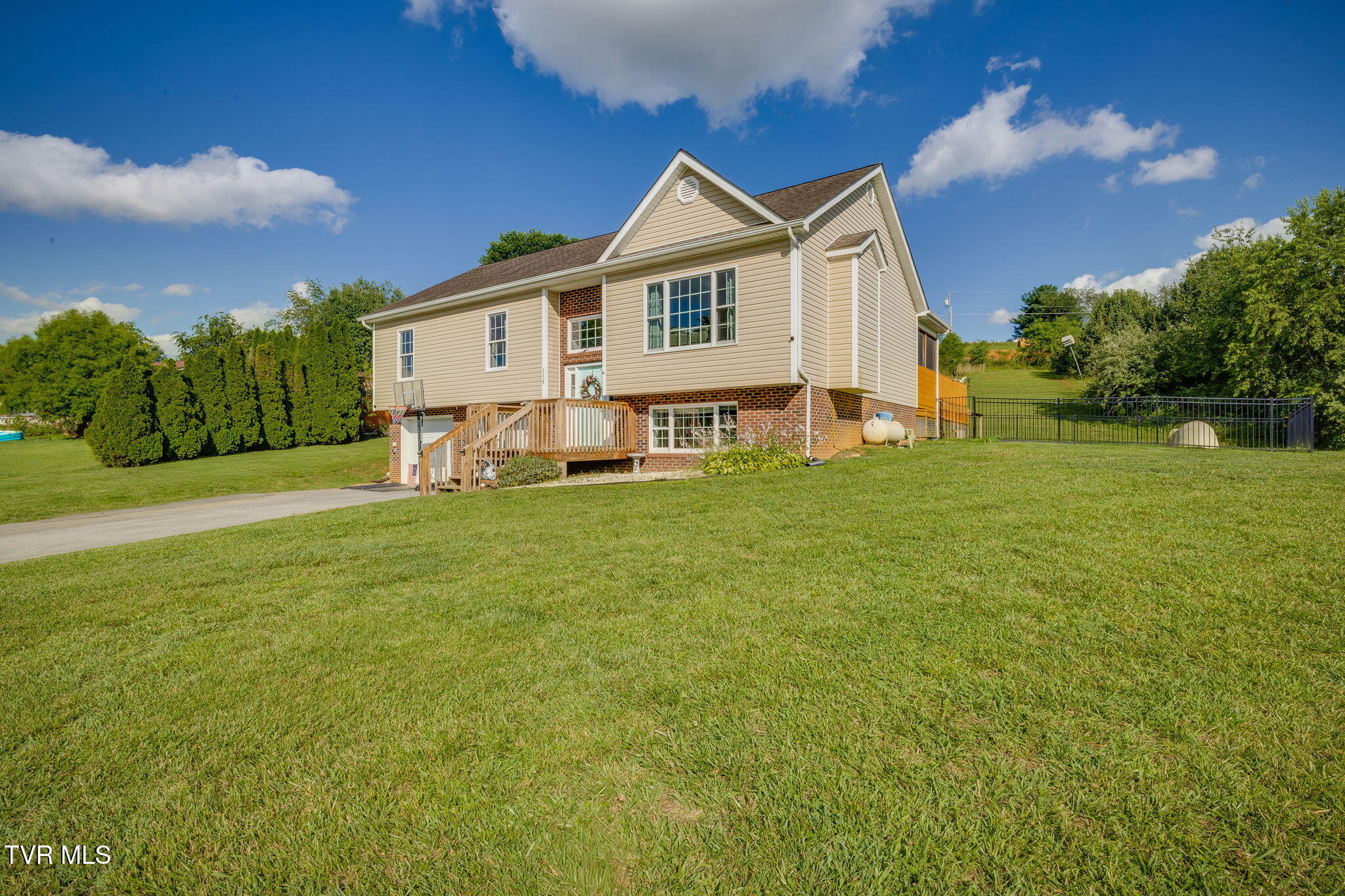 158 Slate Hill Road Telford, TN 37690 - Photo 2 of 40 002