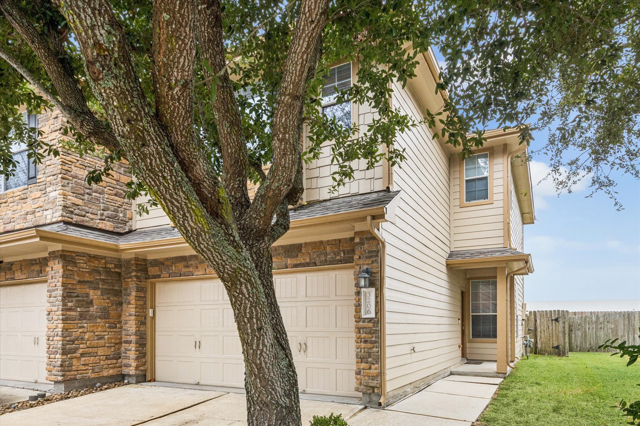3206 Pearl Bluff Lane Houston, TX 77047 - Photo 2 of 20 a small white house with a tree in front of it