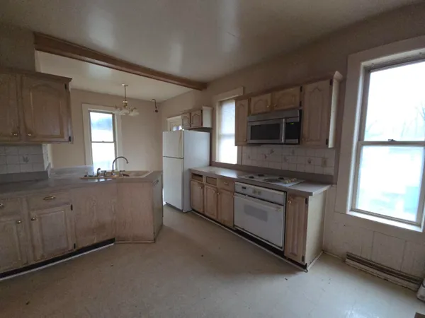 $189,900 | 622 Maple Street, Colon, MI 49040