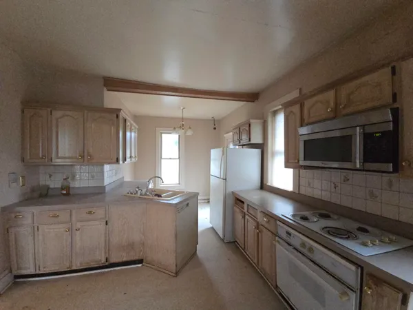 $189,900 | 622 Maple Street, Colon, MI 49040