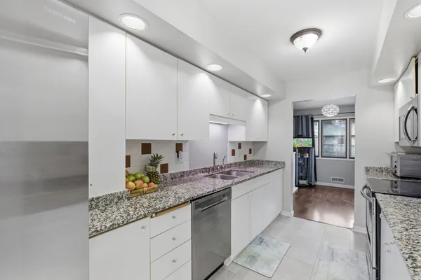 $285,000 | 67 Walden St (Middle Walden), Burnsville, MN 55337