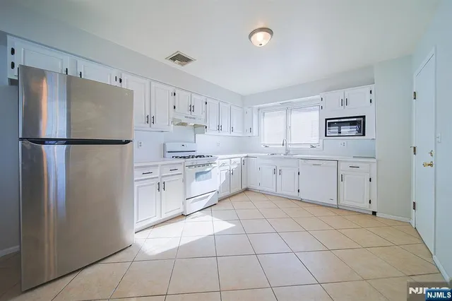 $3,000 | 28 Scudder Street, Unit 2, Garfield, NJ 07026