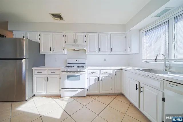 $3,000 | 28 Scudder Street, Unit 2, Garfield, NJ 07026