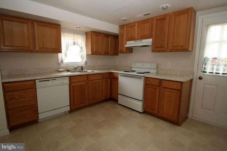 323 Forest Grove Road Colonial Beach, VA 22443 - Photo 11 of 30 Kitchen
