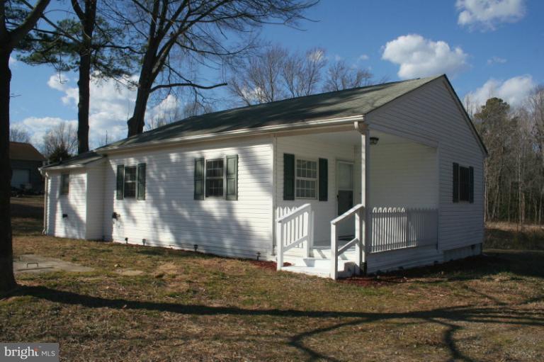 323 Forest Grove Road Colonial Beach, VA 22443 - Photo 12 of 30 Front Left