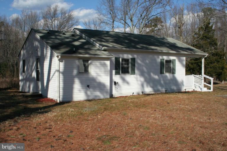 323 Forest Grove Road Colonial Beach, VA 22443 - Photo 6 of 30 Left Side