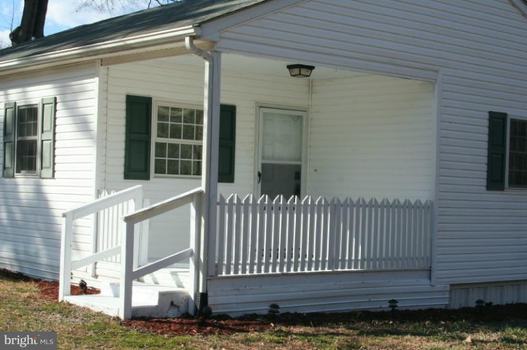323 Forest Grove Road Colonial Beach, VA 22443 - Photo 10 of 30 Front Porch