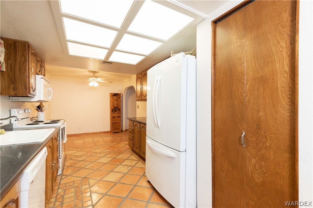 564 South Bowie Road Golden Valley, AZ 86413 - Photo 15 of 50 Gallery Image 15
