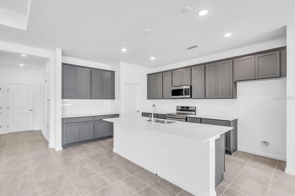 9581 Vibrant Lane Venice, FL 34292 - Photo 5 of 15