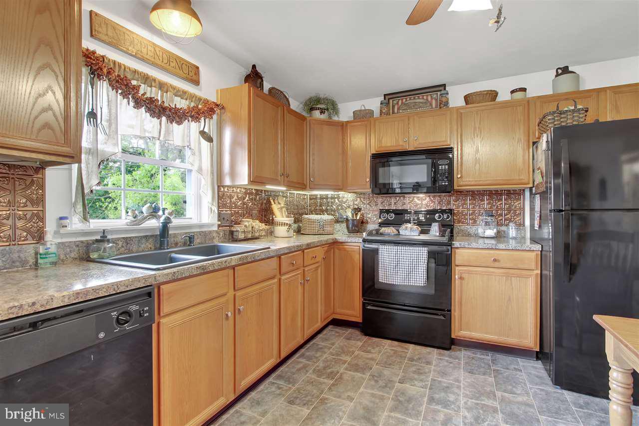 101 Boxwood Road Manchester, PA 17345 - Photo 8 of 25 Gallery Image 8