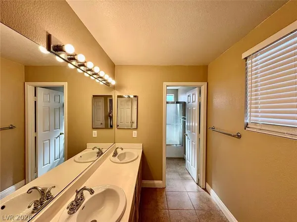 $1,950 | 8121 Hercules Drive, Las Vegas, NV 89128