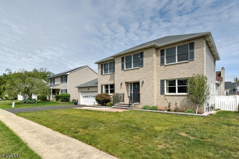 808 Columbus Avenue Raritan, NJ 08869 - Photo 3 of 47